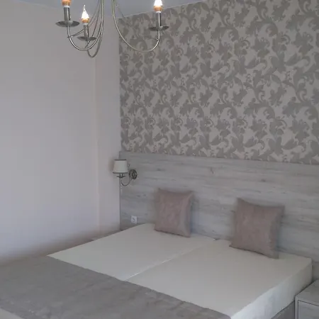 Adriya Guest house *
