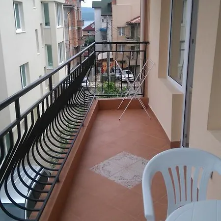Adriya Guest house *
