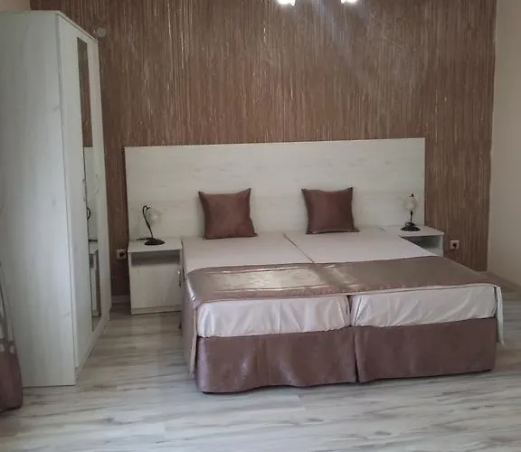 Adriya Guest house 4*