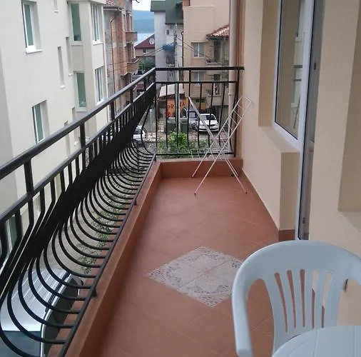 Adriya Guest house 4*